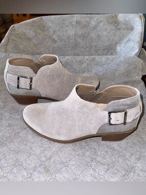 Vionic Ama Gray Suede Ankle Bootie Buckle Side Zip Orthotic Size 8.5